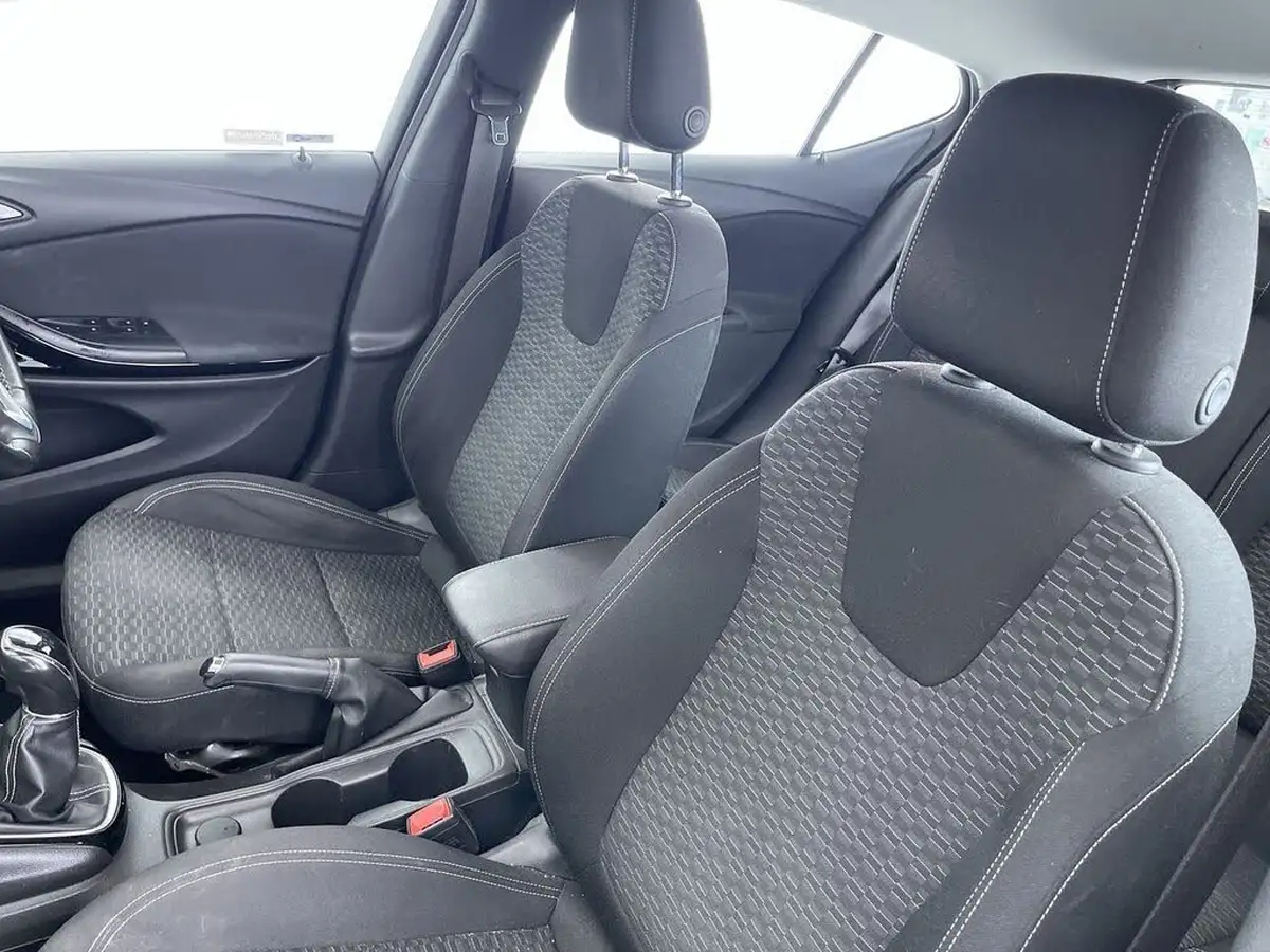 2018-vauxhall-astra-14i-sri-hatchback-big-30