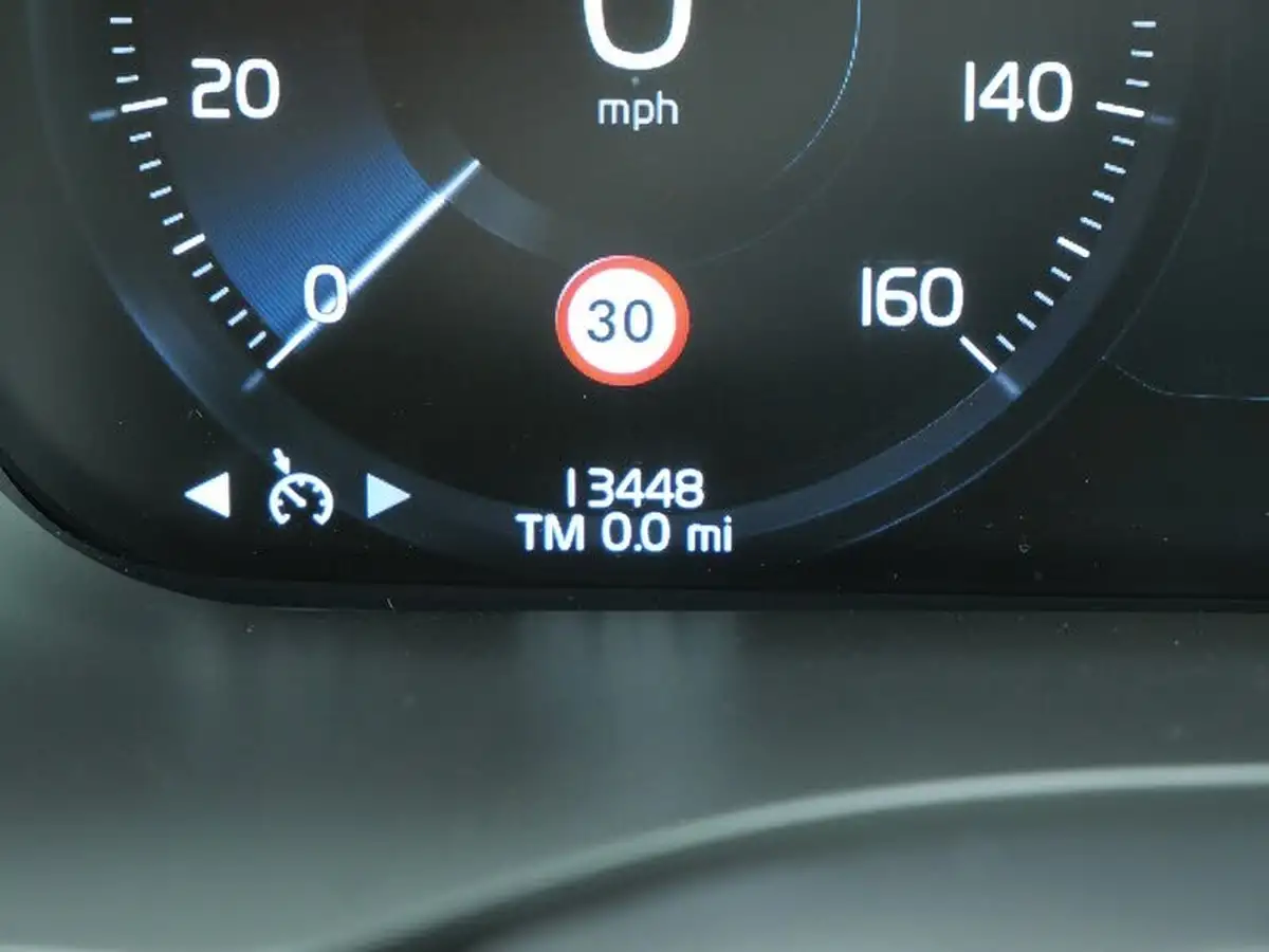 2021-volvo-xc60-20-t6-r-design-340bhp-big-27