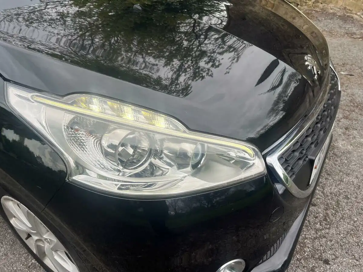 2015-peugeot-208-12-style-puretech-3d-big-40