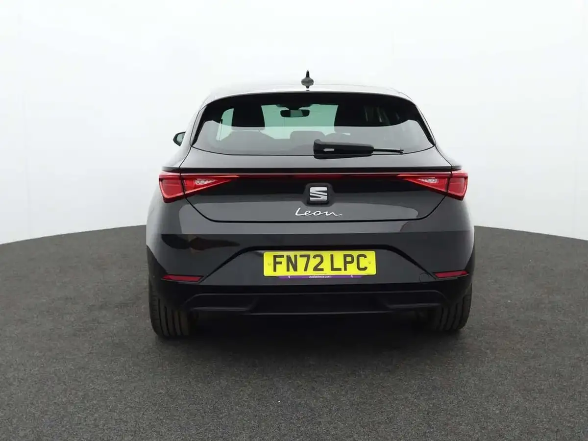 2022-seat-leon-big-3