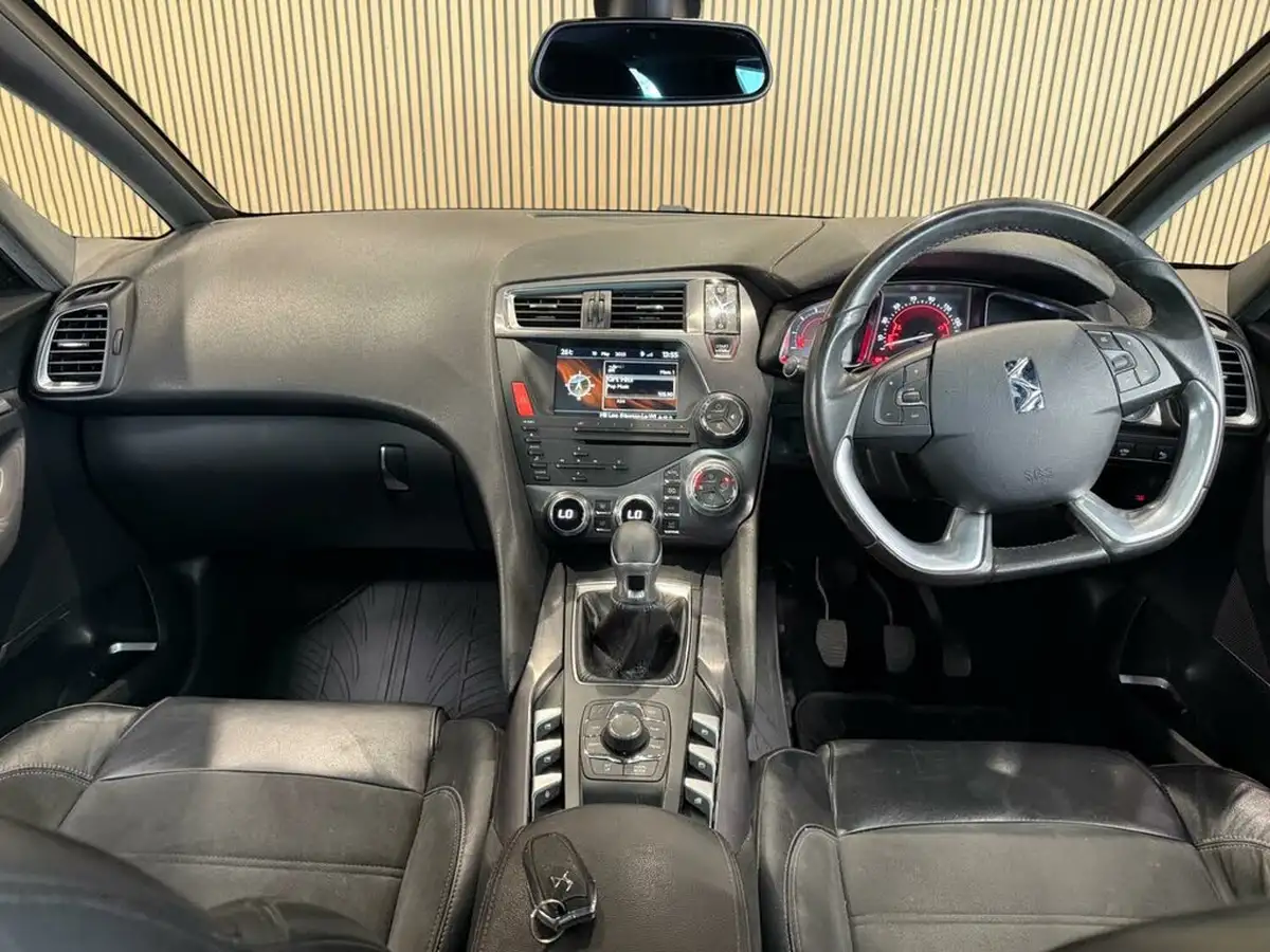 2015-citroen-ds5-16bluehdi-dstyle-big-21