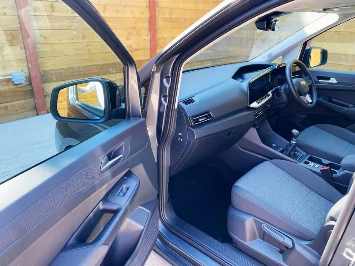 2023-ford-tourneo-connect-20-titanium-big-12