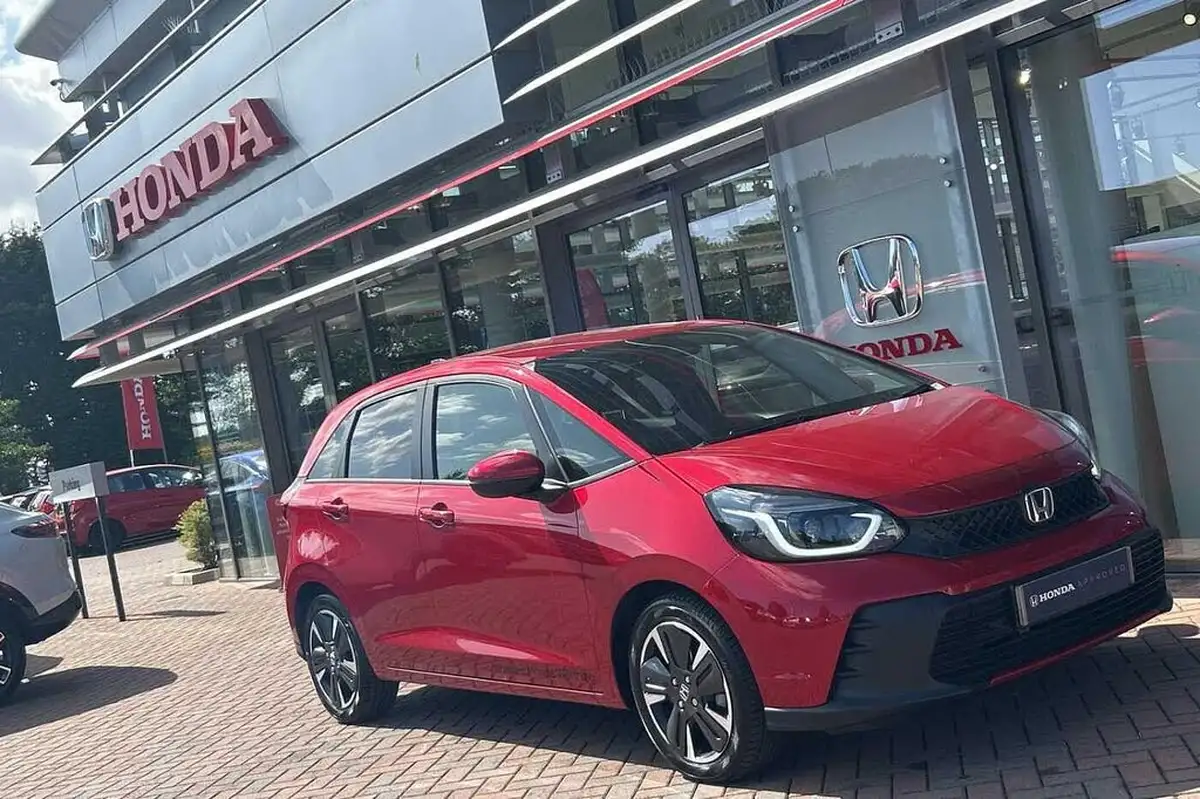 2025-honda-jazz-15-i-mmd-advance-big-19