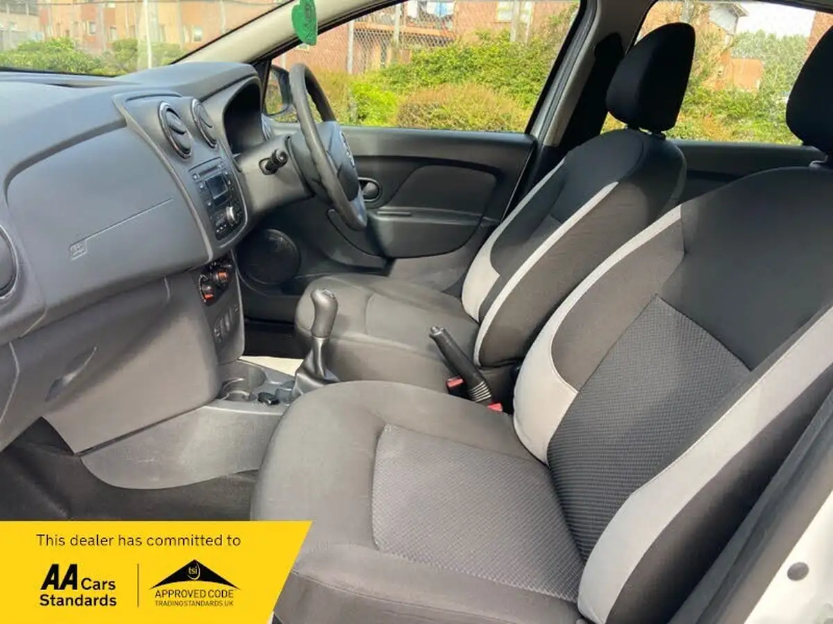 2015-dacia-sandero-12-ambiance-big-15
