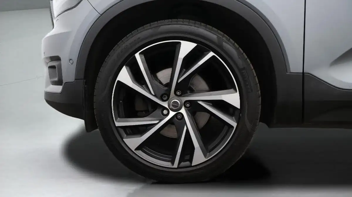2019-volvo-xc40-20td-d3-r-design-pro-awd-geartronic-big-18