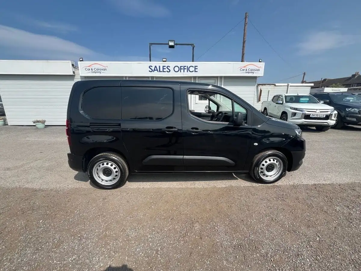 2022-toyota-proace-city-15d-active-big-8