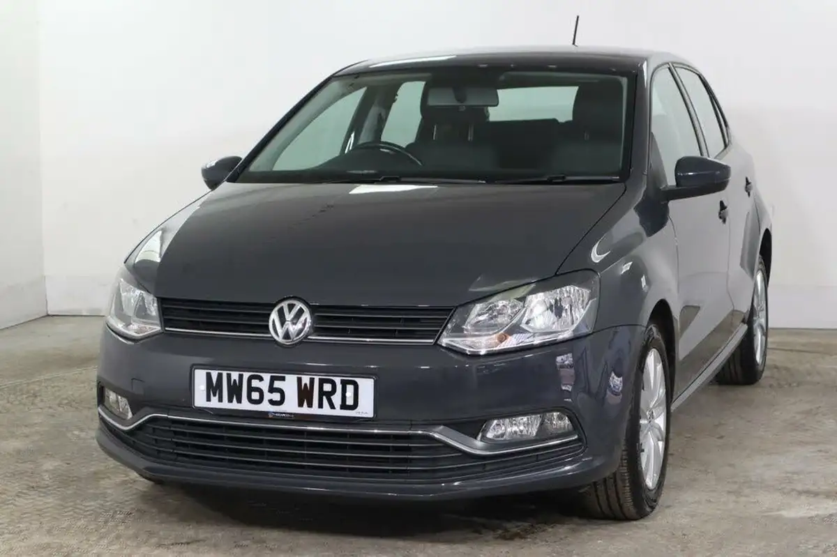 2015-volkswagen-polo-10-se-60ps-5d-big-2