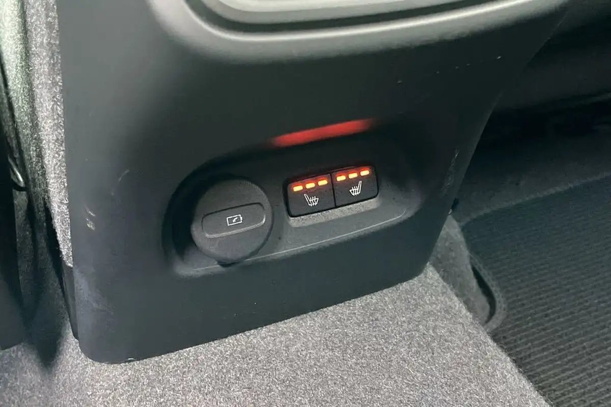 2024-volvo-xc40-20-b3-plus-big-21