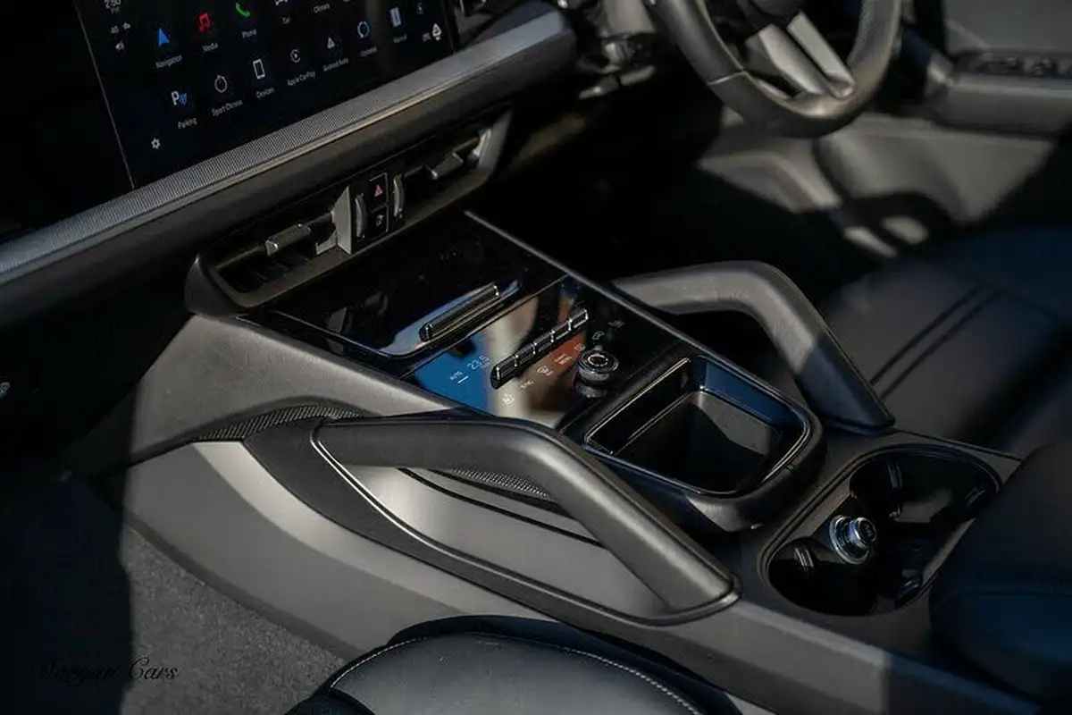 2024-porsche-cayenne-40-v8-station-wagon-big-42