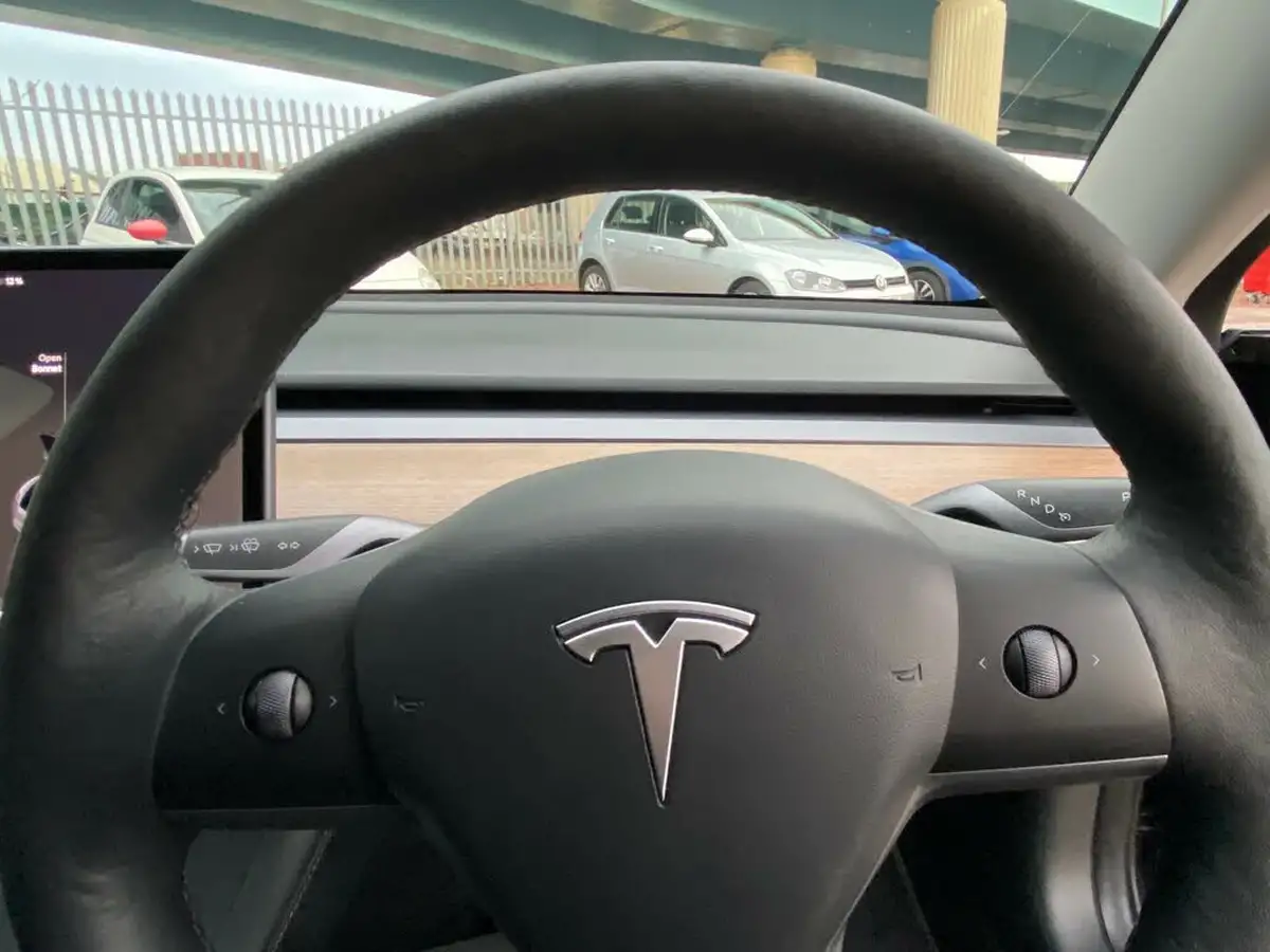 2022-tesla-model-3-e-rwd-big-13