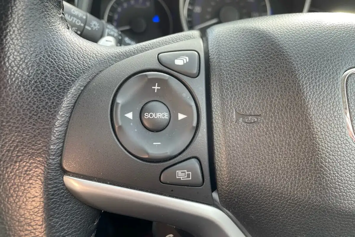 2018-honda-jazz-13-i-vtec-ex-navi-cvt-big-18