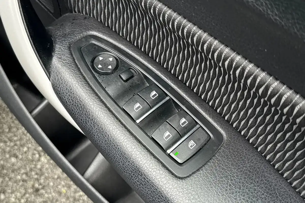 2019-bmw-1-series-15td-116d-se-business-ss-3d-big-20
