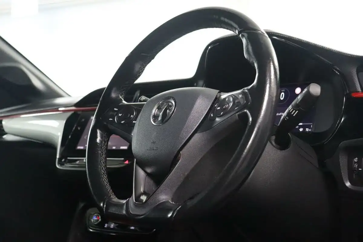 2022-vauxhall-corsa-e-sri-premium-big-11
