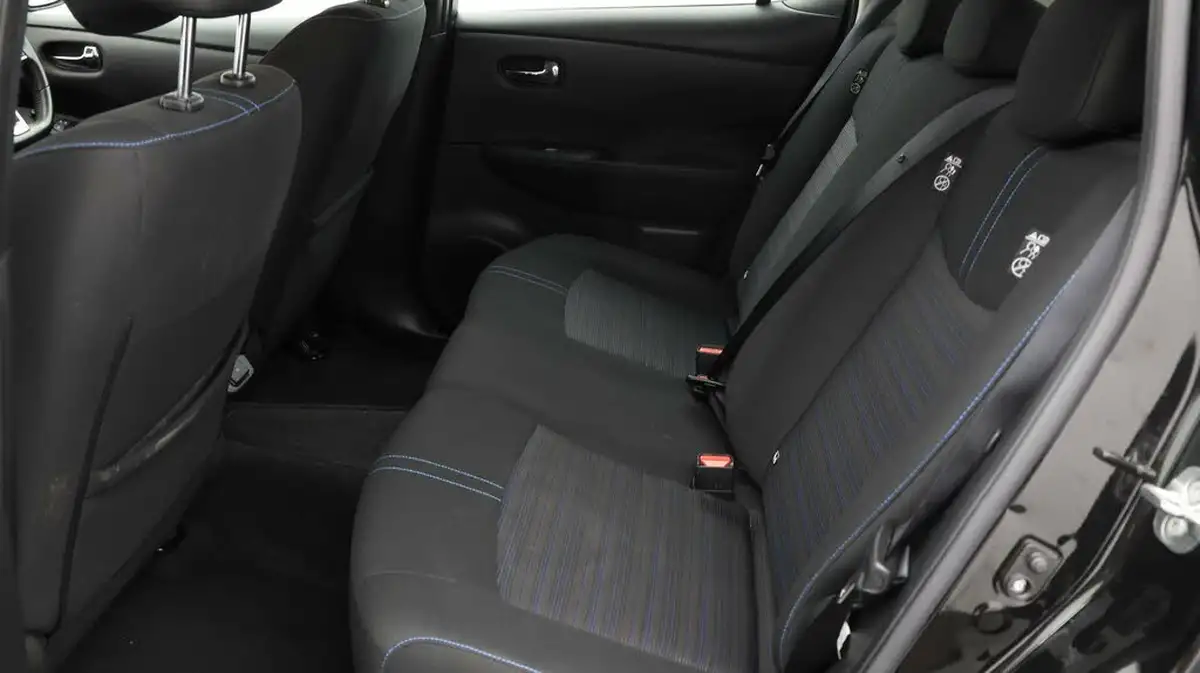 2021-nissan-leaf-e-acenta-big-16
