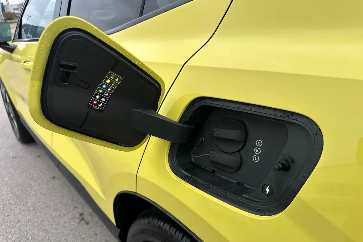 2024-volvo-ex30-e-twin-ultra-big-27