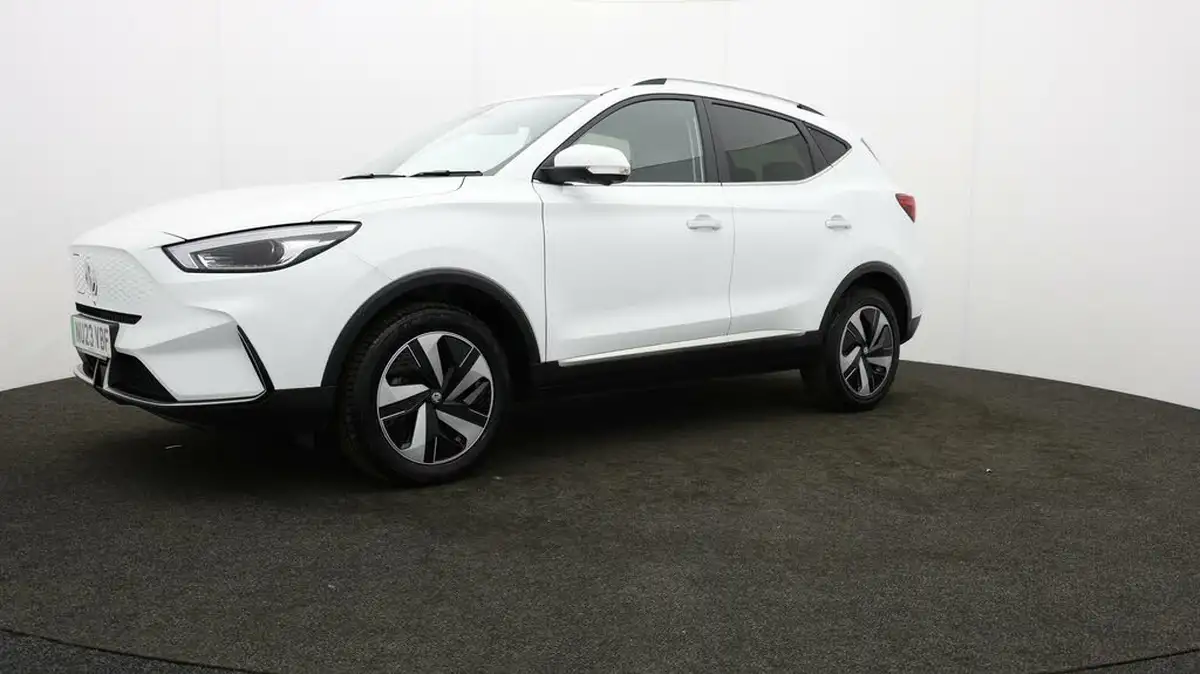 2023-mg-zs-suv-e-trophy-ev-156ps-long-range-big-53