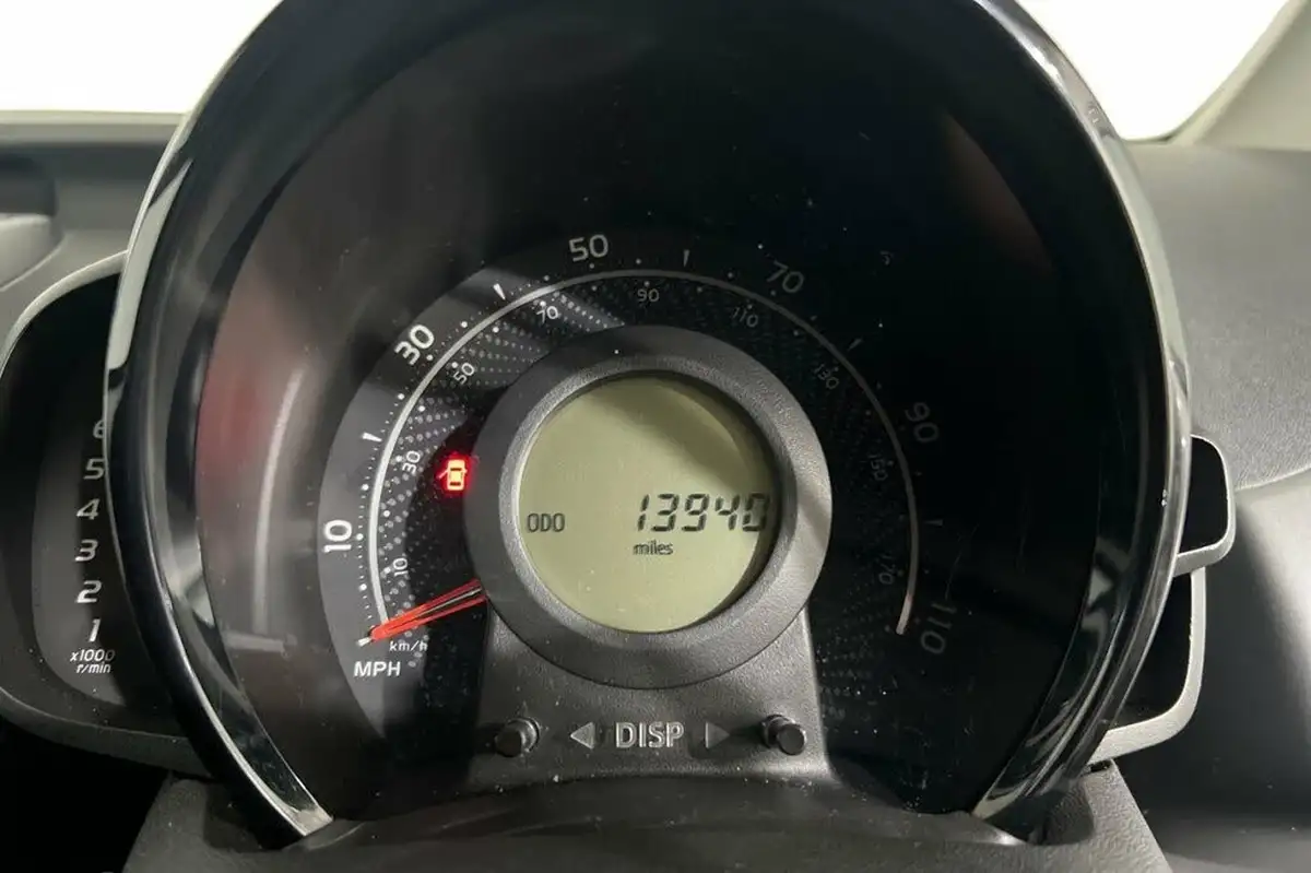2021-toyota-aygo-10-vvt-i-x-play-tss-big-9