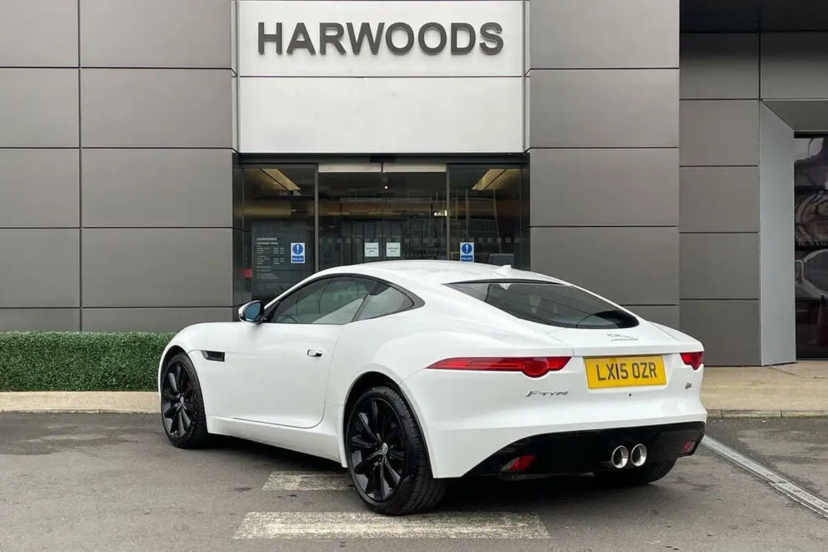 2015-jaguar-f-type-30-s-coupe-quickshift-big-10