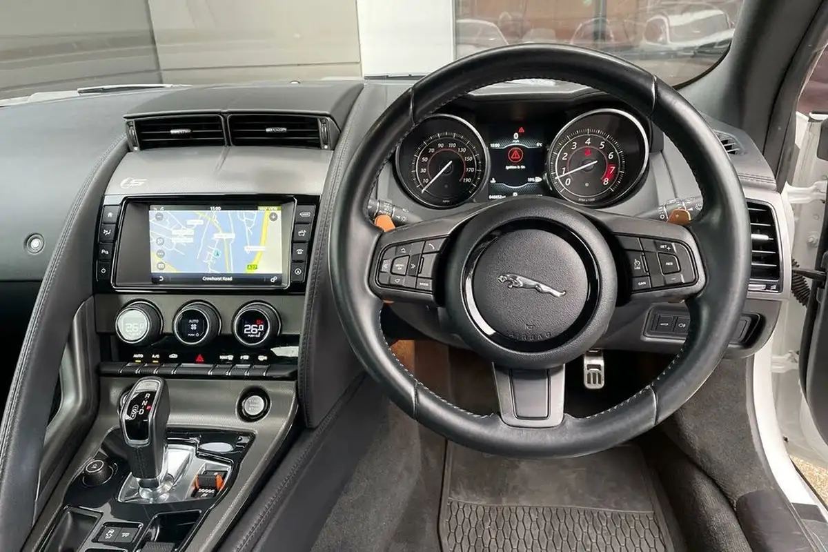 2015-jaguar-f-type-30-s-coupe-quickshift-big-38