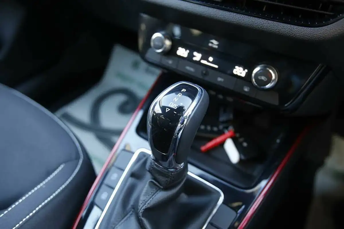 2024-skoda-fabia-10-tsi-monte-carlo-110ps-dsg-big-11