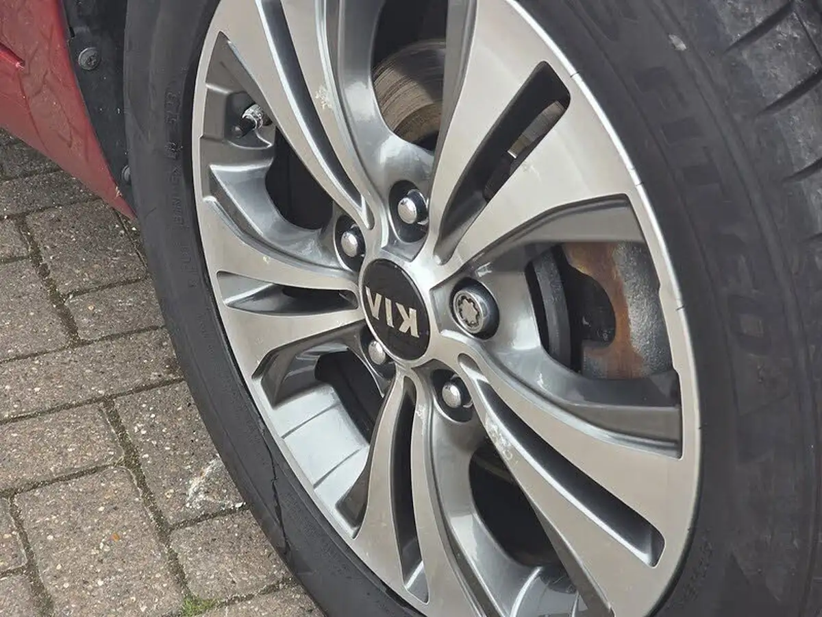 2016-kia-venga-16-4-isg-big-11