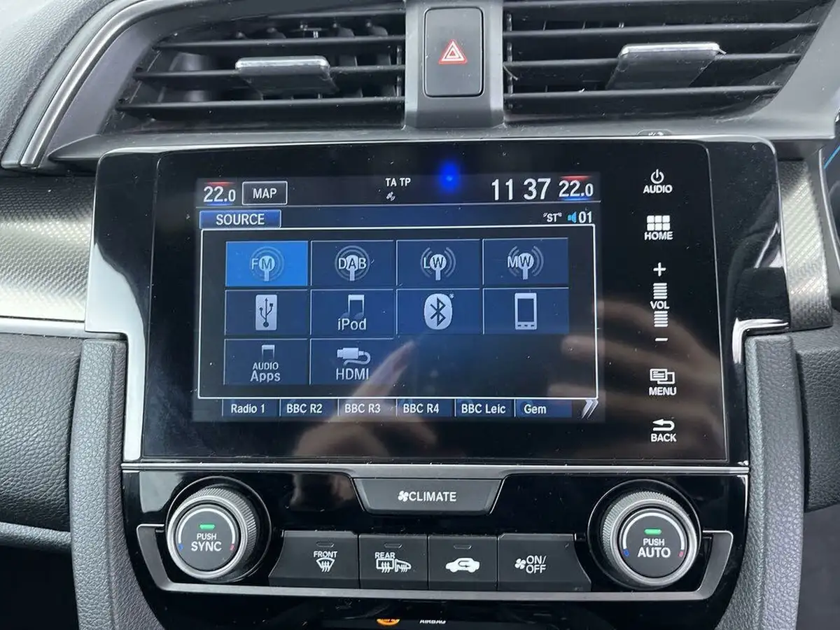 2019-honda-civic-10-vtec-turbo-sr-hatchback-5d-big-39
