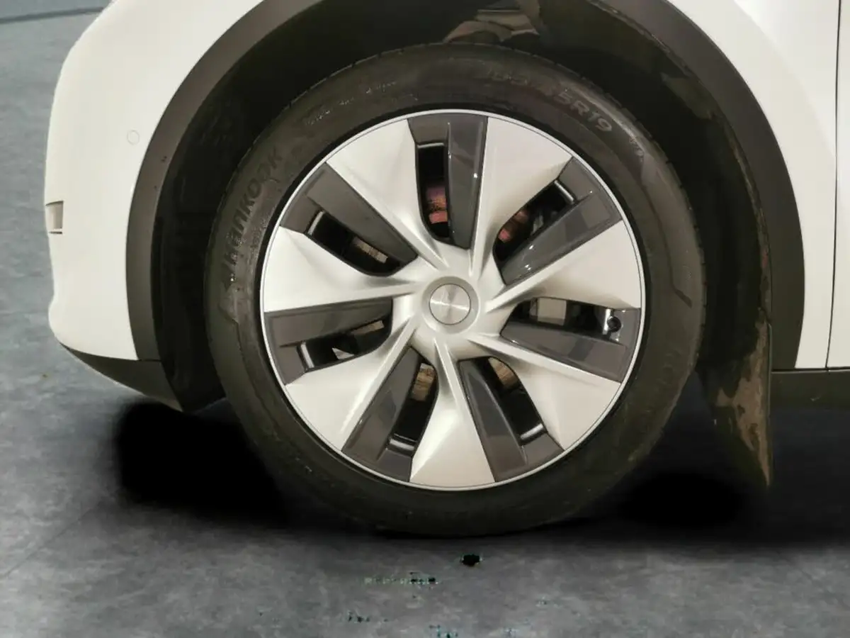 2022-tesla-model-y-e-long-range-big-19