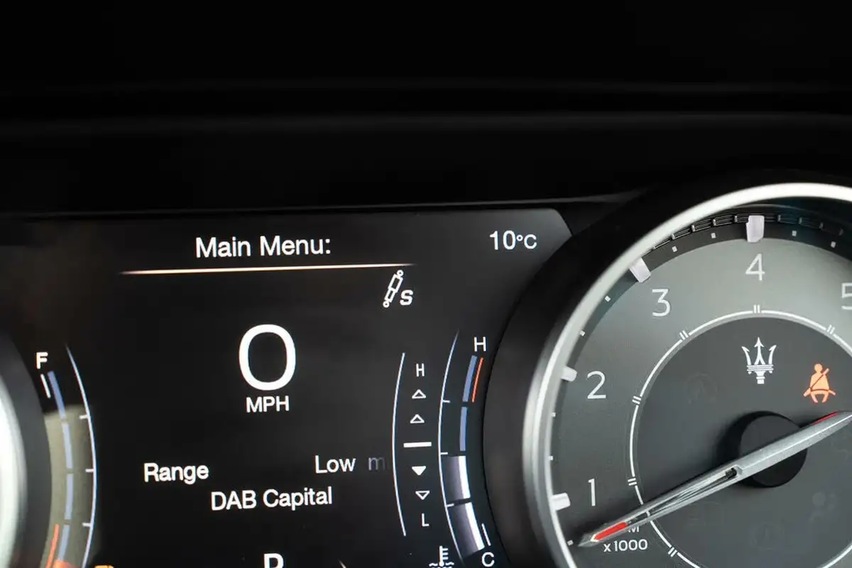 2021-maserati-levante-30-gransport-big-40