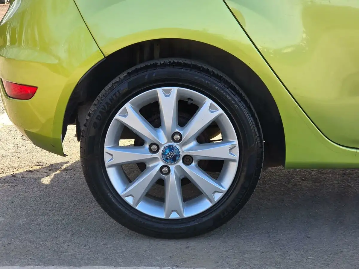 2009-ford-fiesta-125-zetec-5d-big-32