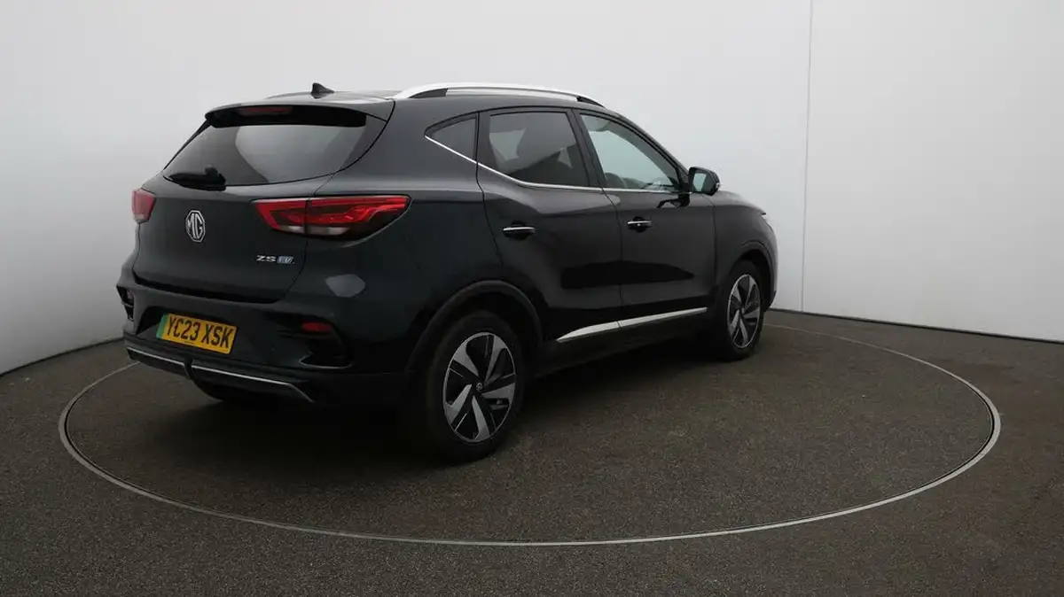 2023-mg-zs-suv-e-trophy-ev-156ps-long-range-big-7