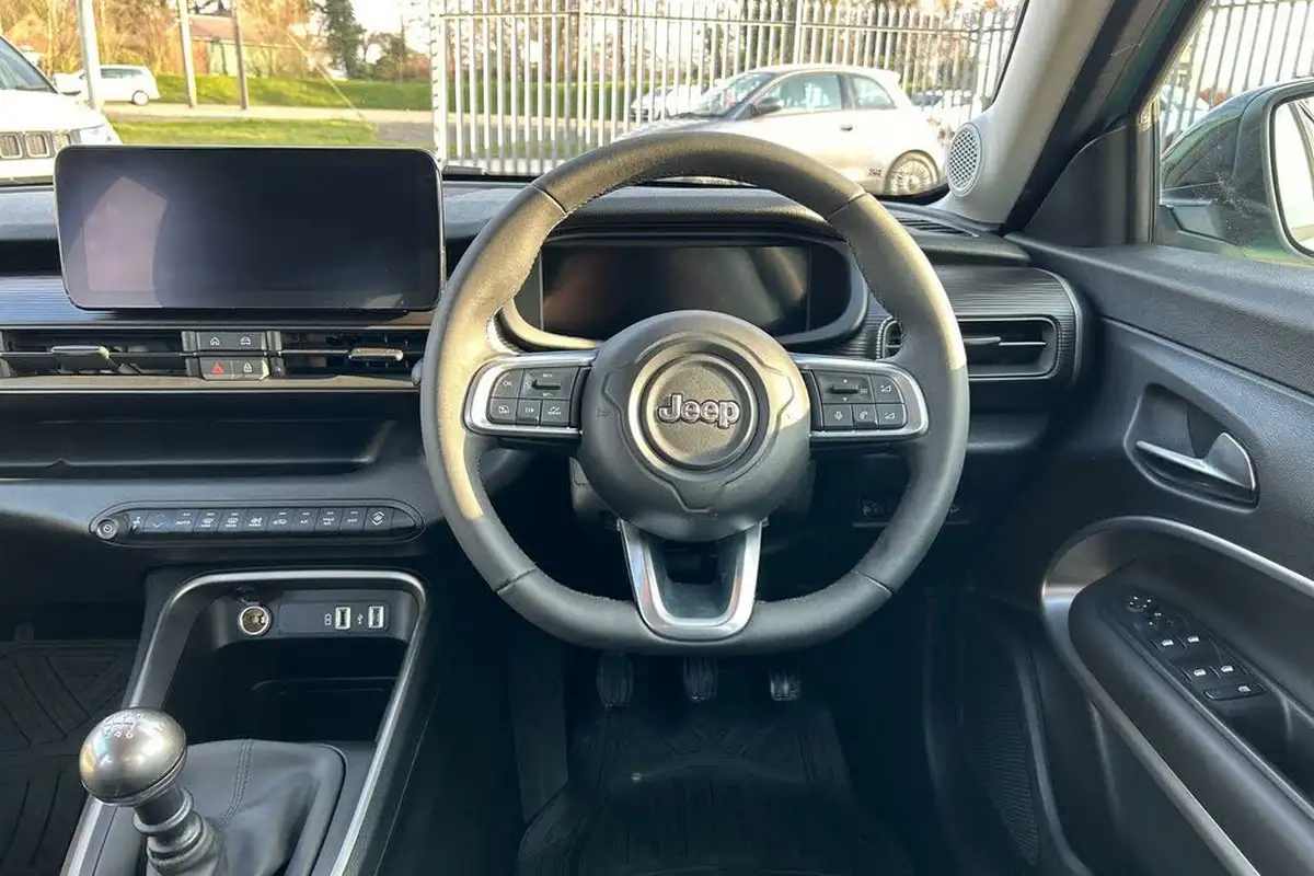 2024-jeep-avenger-12-gse-altitude-big-26