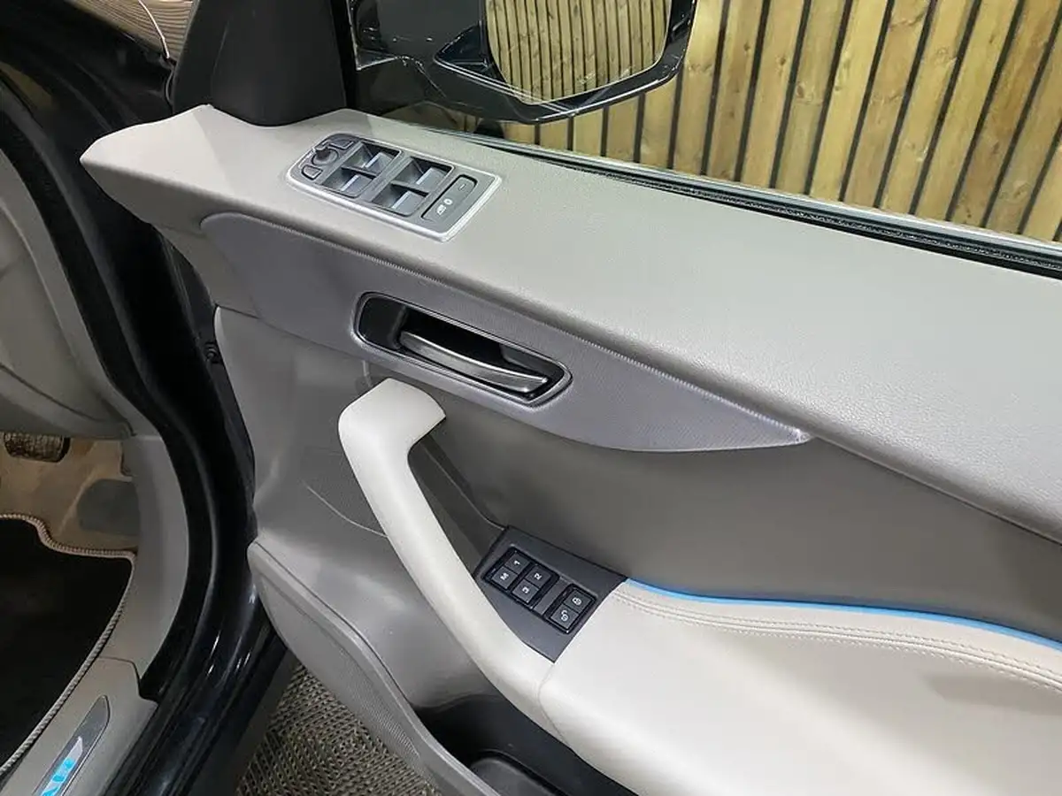 2020-jaguar-f-pace-20-i4d-portfolio-180ps-awd-auto-big-42