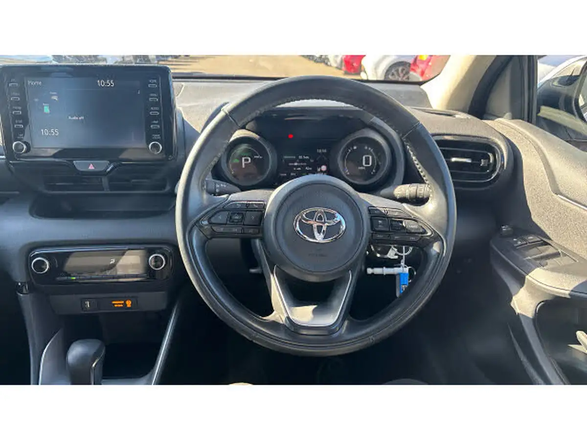 2022-toyota-yaris-15-vvt-i-design-big-5