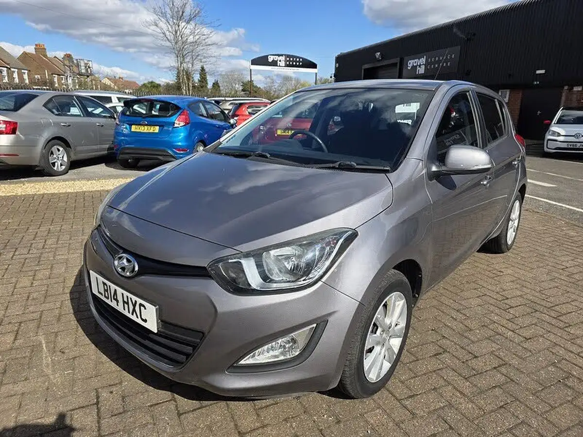 2014-hyundai-i20-14-active-100ps-auto-big-2