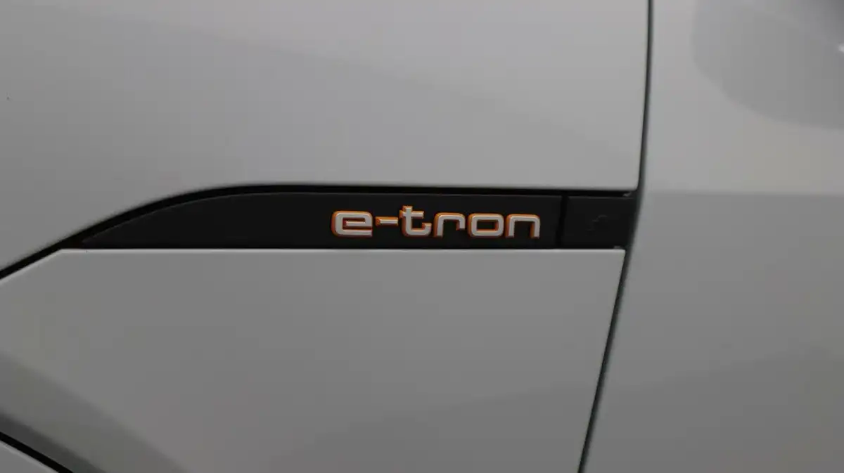 2022-audi-e-tron-50e-s-line-station-wagon-big-20