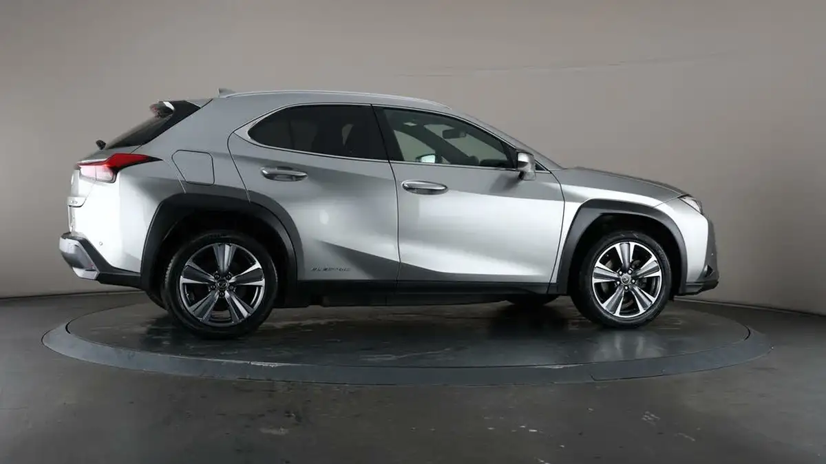 2021-lexus-ux-300e-e-ux-big-60