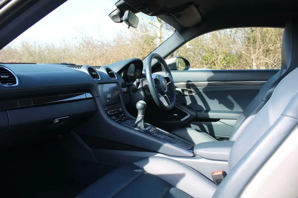2017-porsche-cayman-718-20-cayman-big-16