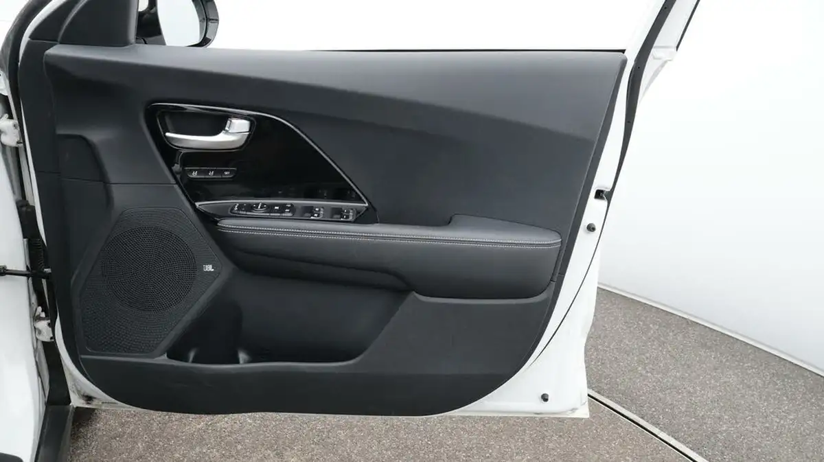 2021-kia-e-niro-ev-4-big-15