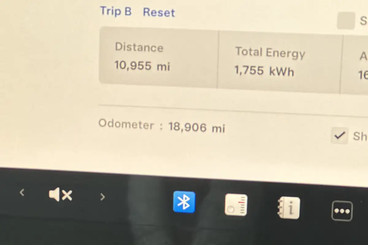 2022-tesla-model-3-e-rwd-big-13