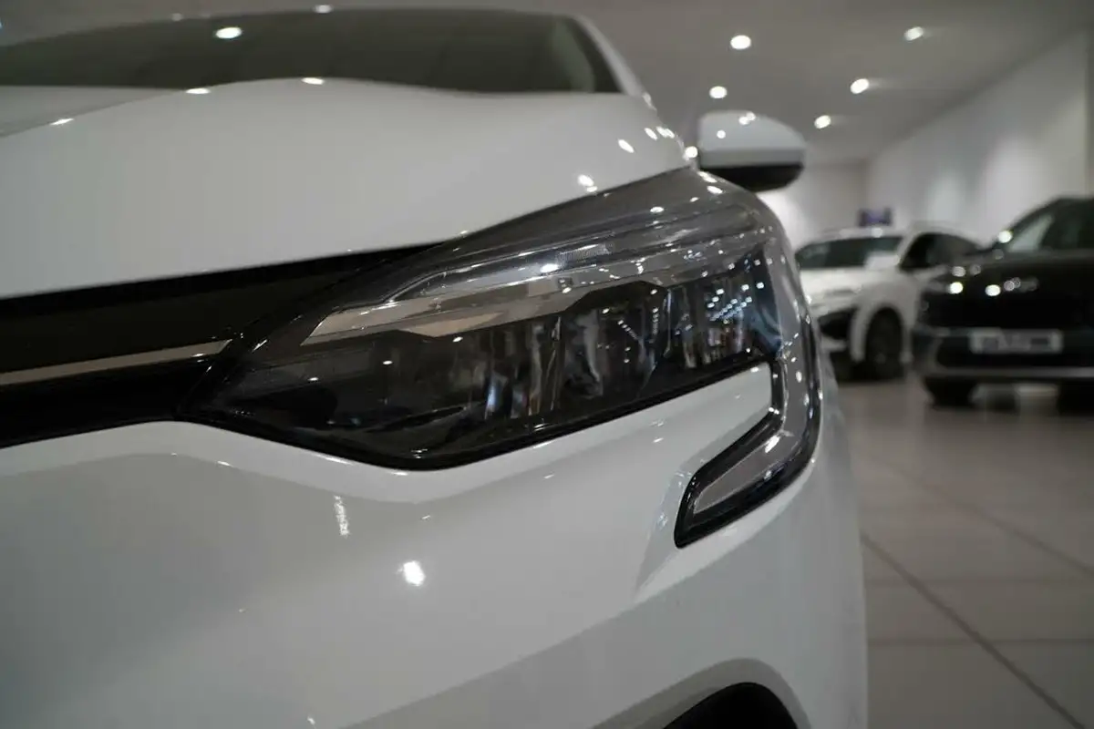 2021-renault-clio-10-tce-iconic-edition-big-52