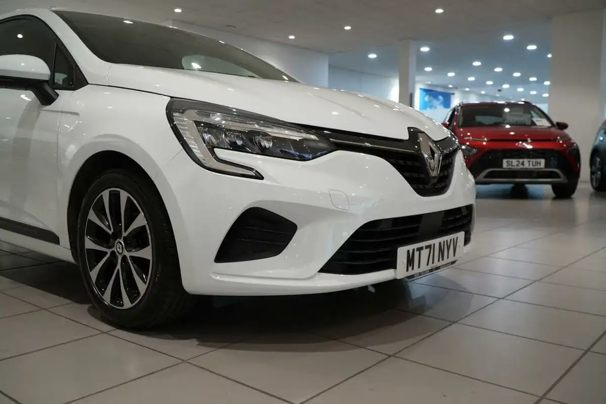 2021-renault-clio-10-tce-iconic-edition-big-4