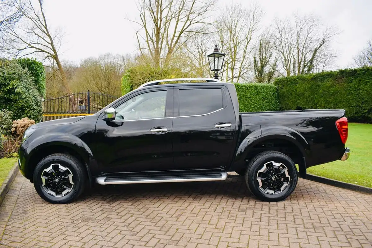 2020-nissan-navara-23dci-tt-tekna-8-navileather-auto-big-1