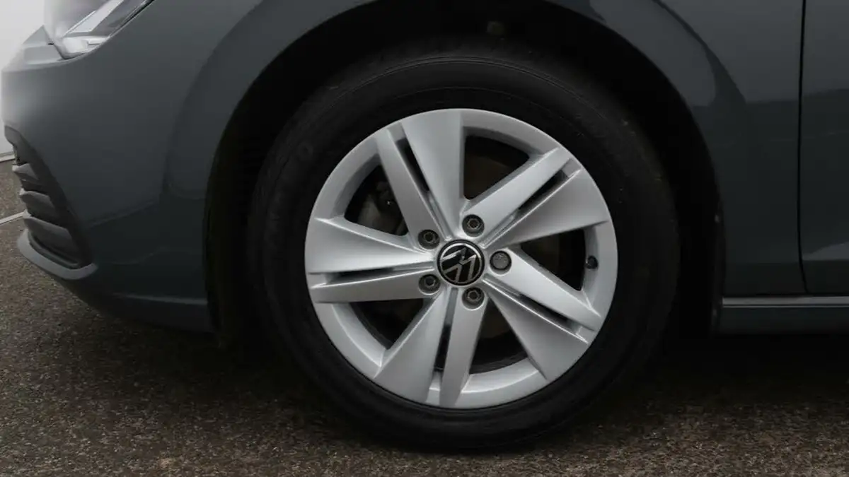 2023-volkswagen-golf-15-tsi-life-130ps-hatchback-big-18