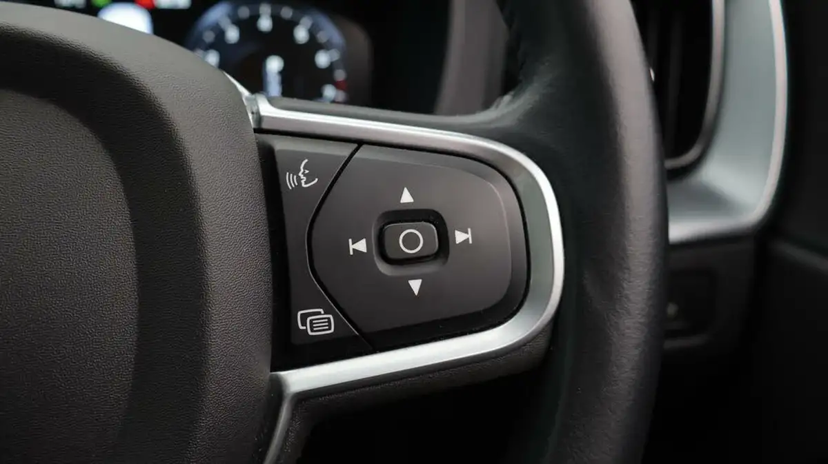2020-volvo-xc60-20-t5-momentum-awd-big-26