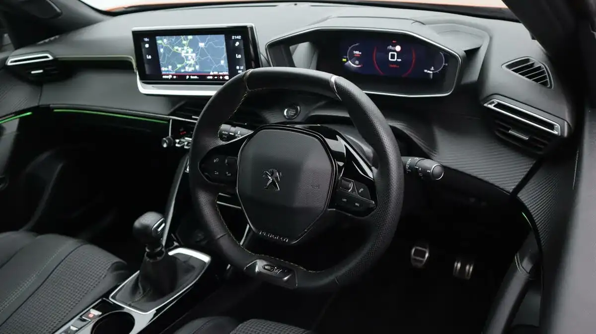 2021-peugeot-2008-suv-12-puretech-gt-big-9