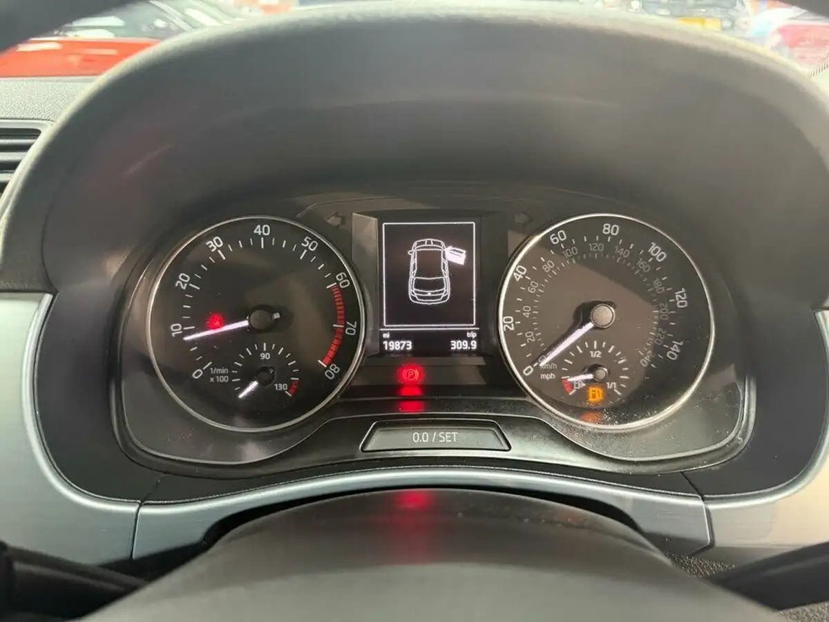 2018-skoda-fabia-10-mpi-colour-edition-big-29