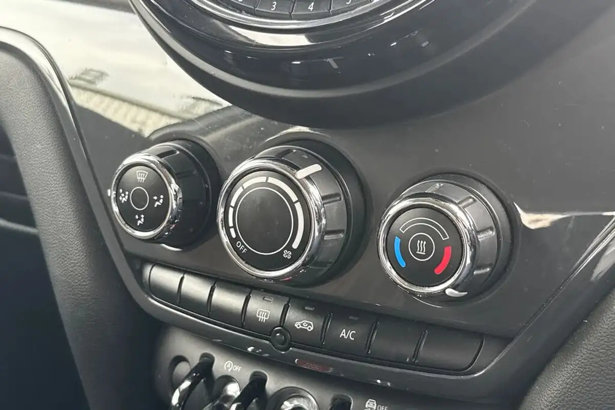 2019-mini-countryman-15-cooper-classic-big-21