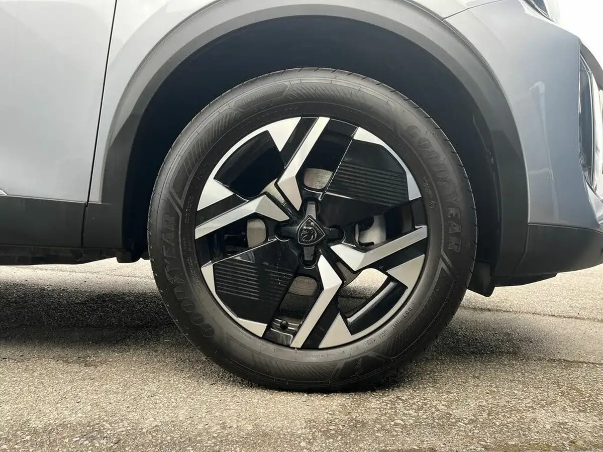 2025-peugeot-2008-suv-12-puretech-allure-130ps-eat8-big-14