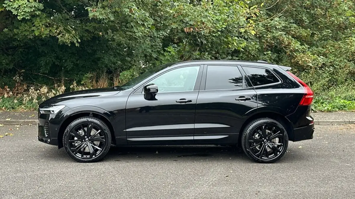 2024-volvo-xc60-20-b5-ultra-black-edition-big-7