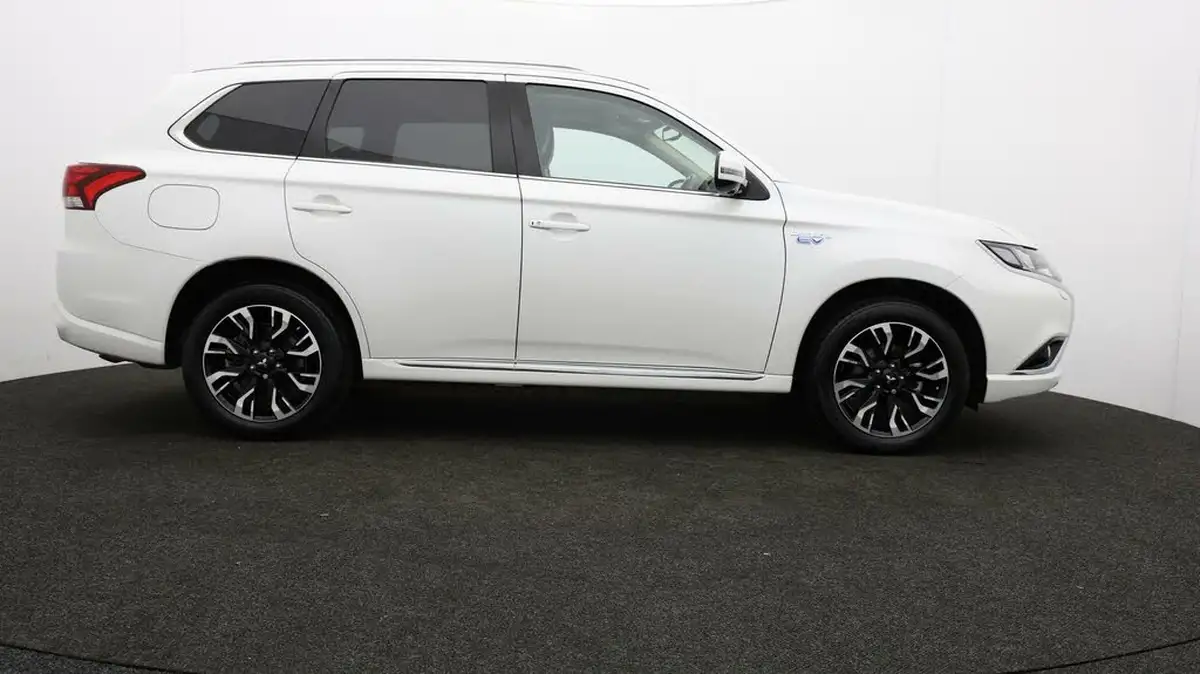 2017-mitsubishi-outlander-20-4h-phev-big-37